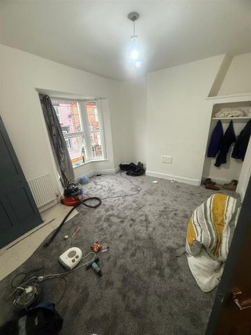 4 bedroom terraced house to rent - Photo 2
