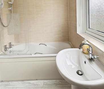 3 bedroom terraced house to rent - Photo 6