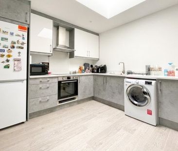 The Broadway, Crowborough - Photo 2