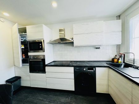 Location Appartement 4 pièces 64 m2 à Saint-Laurent-du-Var - Photo 4