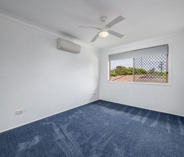 SPACIOUS TOWNHOUSE IN THE HEART OF SOUTHPORT - Photo 4