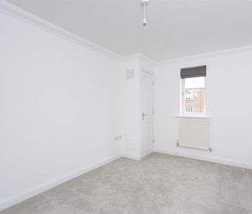 To Let 2 Bed Apartment - Photo 3