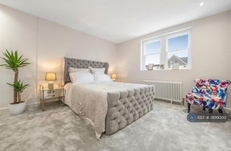 5 bedroom end of terrace house to rent - Photo 4