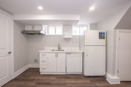 All Inclusive 2 Bedroom + Den Lower Unit in St. Catharines!! - Photo 5