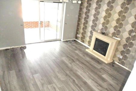 2 bedroom semi-detached house to rent - Photo 3