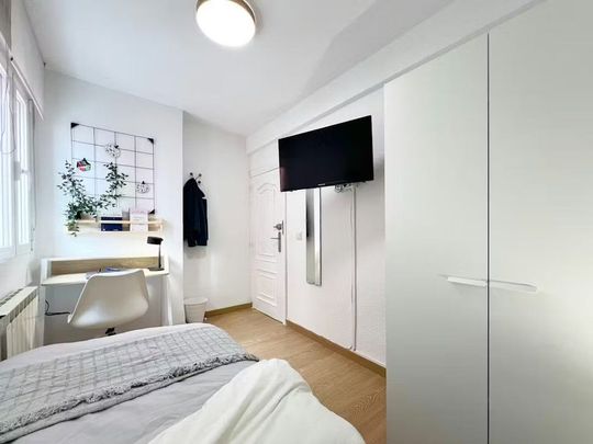 Calle de Ayllón, Madrid, Community of Madrid 28024 - Photo 1