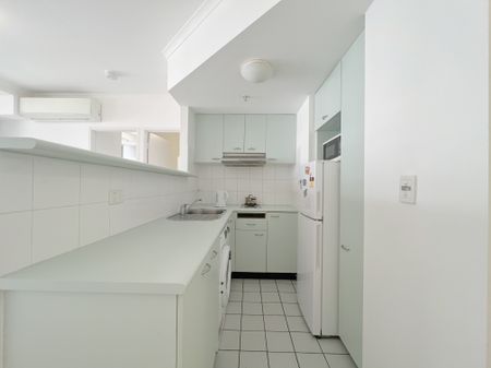 Fully Furnished 2 Bed Apartment next to University of Melbourne - Photo 3