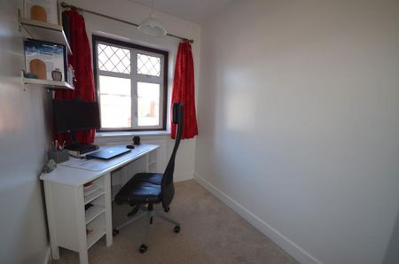 4 bedroom semi-detached house to rent - Photo 5