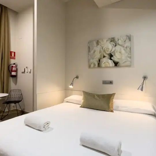 Piso de alquiler en Sants - Photo 1