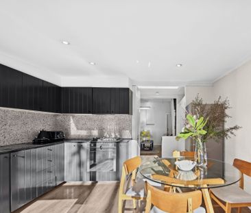 Harbourside terrace with a leafy garden oasis - Photo 6