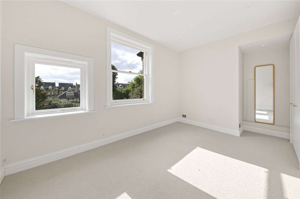 Newly refurbished 2 bedroom, 2 bathroom apartment on Fitzjohn's Avenue. - Photo 1
