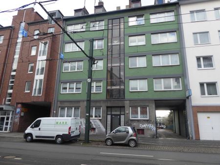 EXKLUSIV NACH TOTALSANIERUNG MIT BALKON NEUES WANNENBAD SEP. WC KOMPL. VINYL GARAGE 2.OG / OBEREBILK - Photo 2