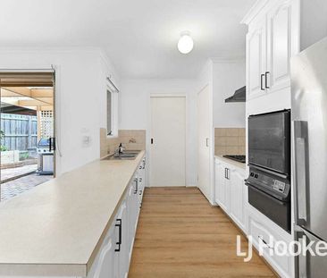 2/4 King David Court, Hampton Park VIC - Photo 2