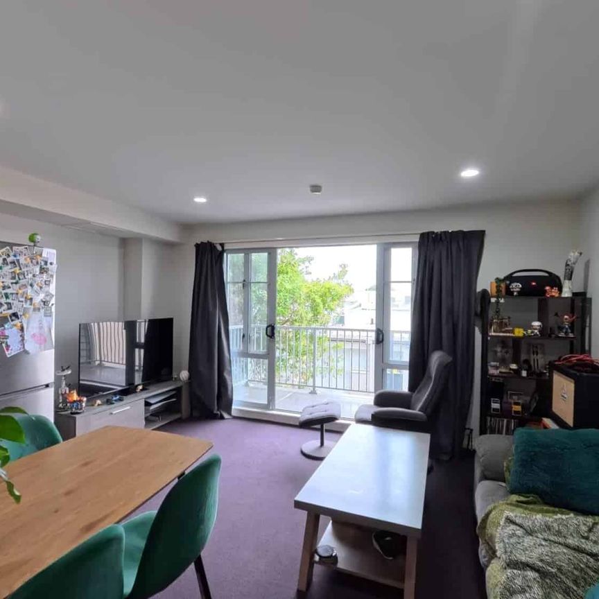 Modern Apartment, Mt Roskill - Photo 1
