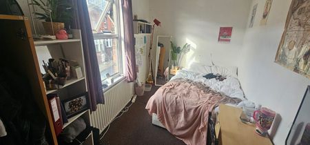 5 Bed - 37 Harold Avenue, Hyde Park, Leeds - LS6 1JR - Student - Photo 2