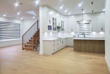 1933 168 Street, Surrey (Main House) - Photo 5