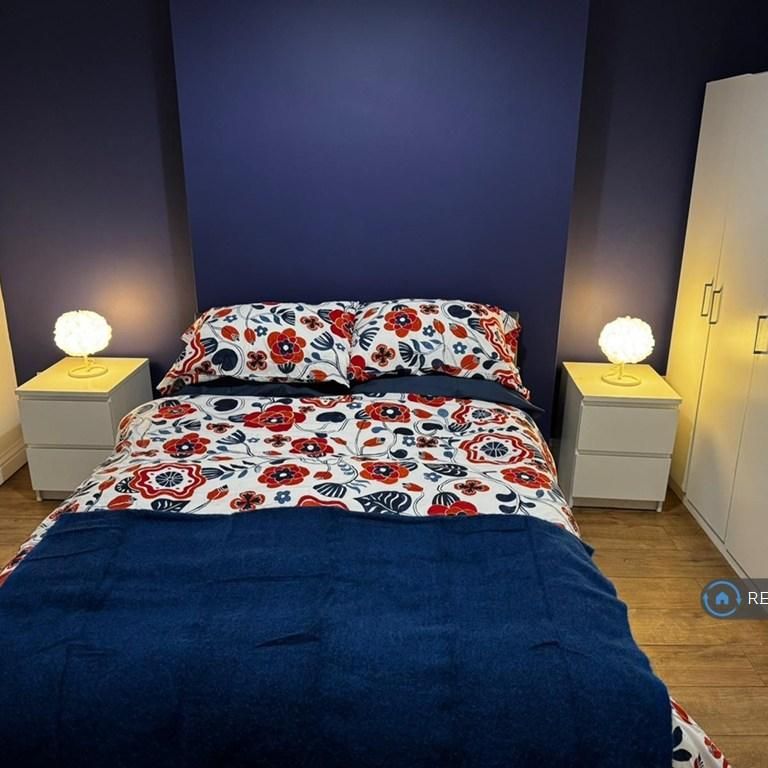 1 bedroom in a house share to rent - Photo 2