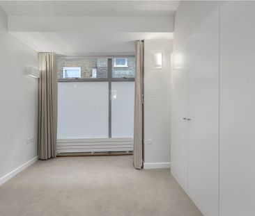 A rare opportunity to rent a stunning four bedroom house in central... - Photo 1
