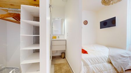 BATAILLE Roommate 3 Bedrooms at Lyon 8e - Photo 5