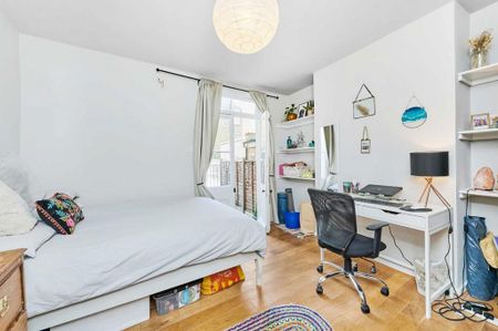 3 bedroom flat to rent - Photo 3