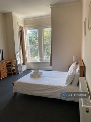 8 bedroom terraced house to rent - Photo 1