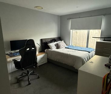 Spinnaker Bay Family Living - Photo 3