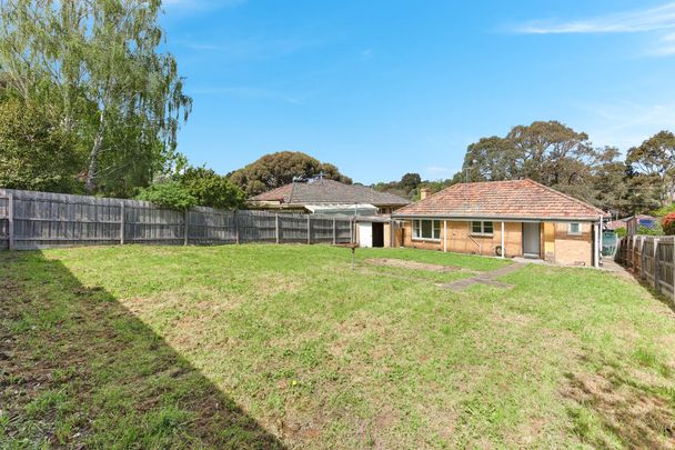 25 Leonard Street, Burwood VIC 3125 - House For Rent | Domain - Photo 1