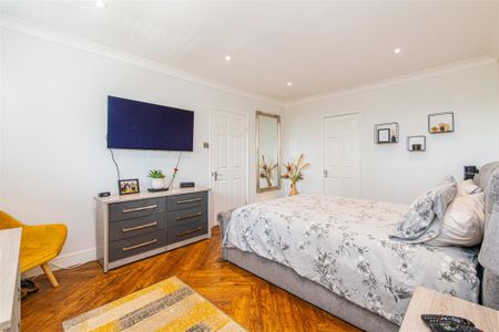 5 bed House - Detached To Let - Photo 5