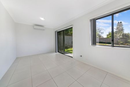 Modern Flat with Backyard - Photo 4