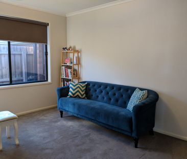 Spacious 3 bedroom home in convenient location - Photo 2