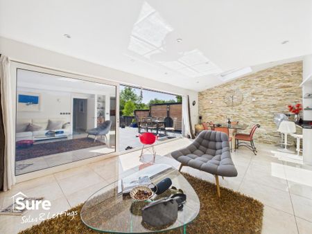 5 bedroom semi-detached house to rent - Photo 2