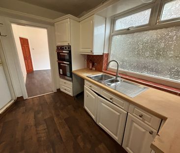 3 Bed Terraced House, Oak Road, M7 - Photo 4