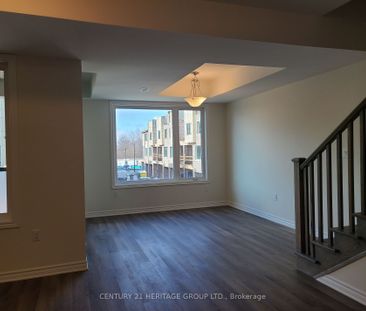 Condo Townhouse For Lease | E8134900 - Photo 2