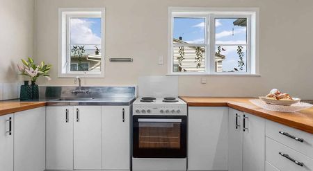 Long-Term Haven in Whakatane - Convenient - Photo 2