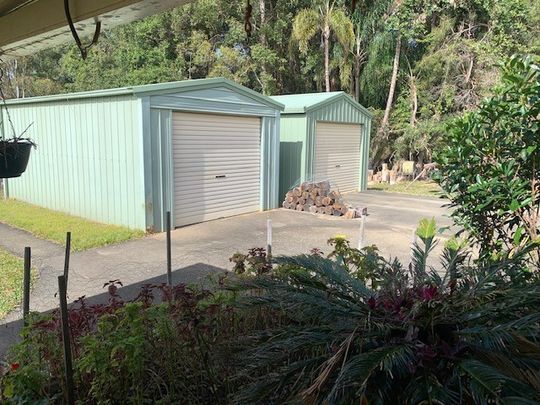 4 BEDROOM FAMILY HOME - Photo 1