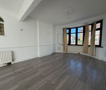 Price £2,550 pcm - Available Now - Part Furnished - Photo 3