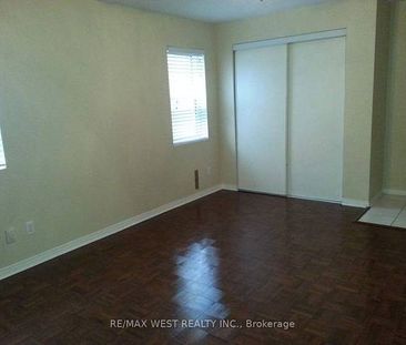 main level etobicoke gem 1 bed parking and laundry onsite - Photo 1