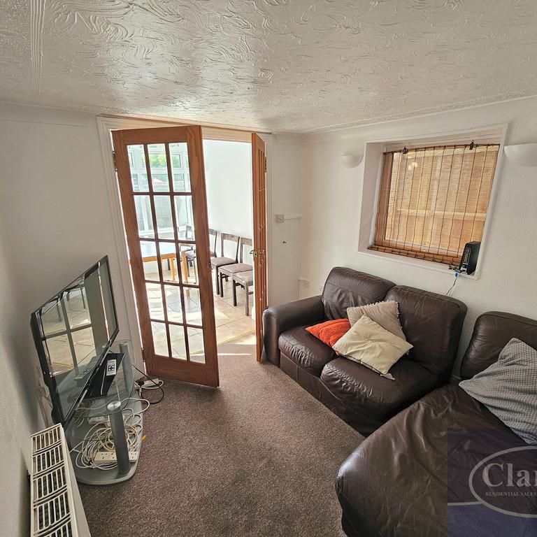 5 bedroom detached house to rent - Photo 1