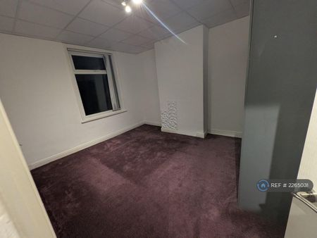 2 bedroom end of terrace house to rent - Photo 5