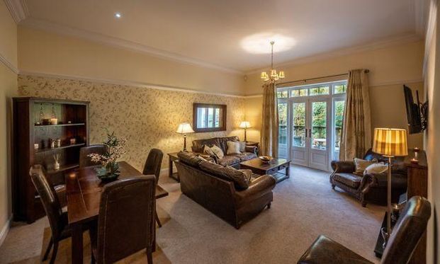 3 bedroom flat to rent - Photo 1