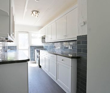 Price £1,900 pcm - Available Now - Part Furnished - Photo 3