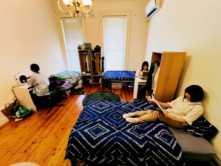 3 People's Room - Photo 2