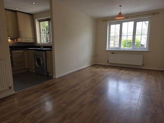 2 bedroom ground floor flat to rent - Photo 1