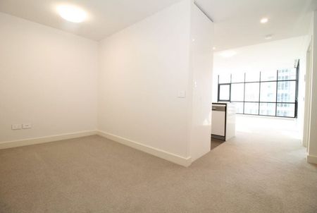 Large study | Large bedroom - Photo 2