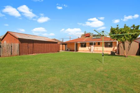 Fresh, Bright & Move-in Ready Three Bedroom Home! - Photo 4