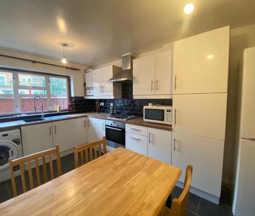 Room 4, Thornbury Close, N16 8UX - Photo 3