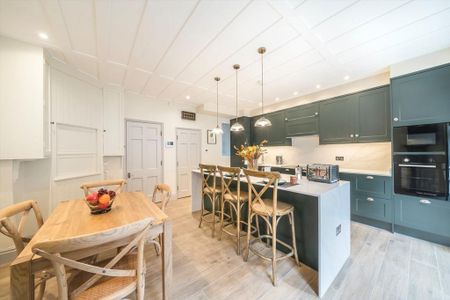 5 bedroom terraced house to rent - Photo 4