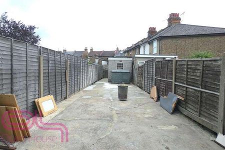 Hanworth Road, Hounslow, TW4 - Photo 4