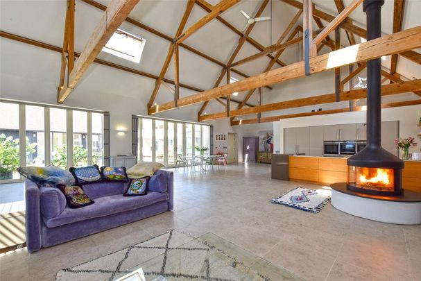 5 bedroom detached house to rent - Photo 1