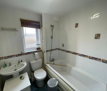 3 bedroom end of terrace house to rent - Photo 3